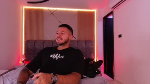 MIKEE online show from April 2, 3:03 am