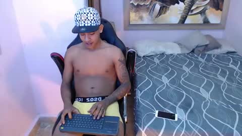 Snapshot of mr_stiven_ chatting on March 8, 3:06 am mr_stiven_ online show from March 8, 3:06 am