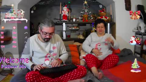 Snapshot of mrandmrsswetness84 chatting on January 2, 6:18 am MrAndMrsSwetness84 online show from January 2, 6:18 am