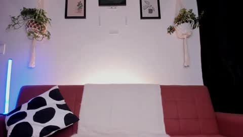 Laura online show from October 7, 3:57 am