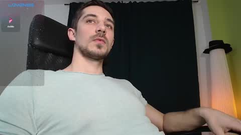 Snapshot of mrgreeneyes01 chatting on February 23, 9:37 pm juan luis online show from February 23, 9:37 pm