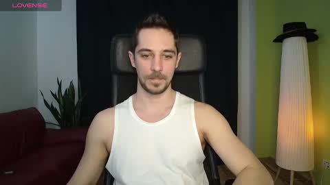 Snapshot of mrgreeneyes01 chatting on February 25, 6:55 pm juan luis online show from February 25, 6:55 pm