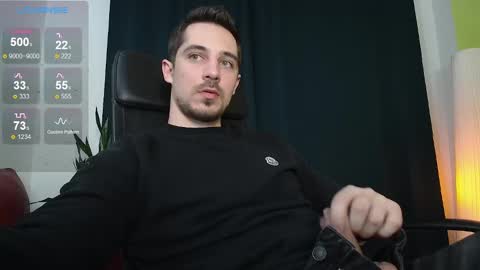 Snapshot of mrgreeneyes01 chatting on February 21, 10:26 pm juan luis online show from February 21, 10:26 pm