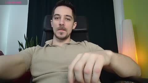 Snapshot of mrgreeneyes01 chatting on February 21, 7:45 am juan luis online show from February 21, 7:45 am