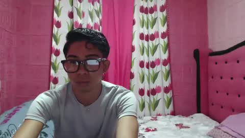 mrheartthief online show from June 8, 5:03 pm