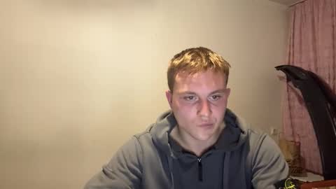 Snapshot of mrheat_ chatting on October 7, 7:10 pm Max online show from October 7, 7:10 pm