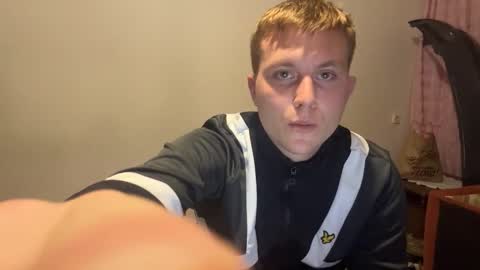 Snapshot of mrheat_ chatting on October 9, 7:30 pm Max online show from October 9, 7:30 pm