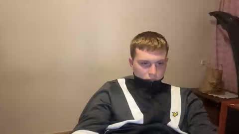 Snapshot of mrheat_ chatting on October 8, 7:20 pm Max online show from October 8, 7:20 pm
