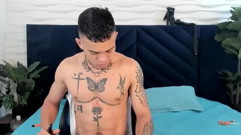 mrjustin_ online show from December 17, 8:59 pm