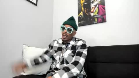 Snapshot of mromg007 chatting on February 8, 6:11 pm mromg007 online show from February 8, 6:11 pm