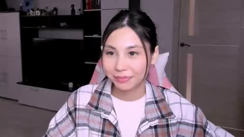 ms_emily_ online show from March 6, 12:04 pm