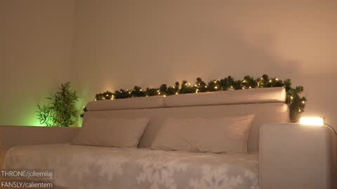 Snapshot of ms_seductive chatting on December 15, 3:20 pm Your M online show from December 15, 3:20 pm