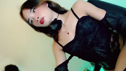mscherry_ online show from June 9, 1:00 pm