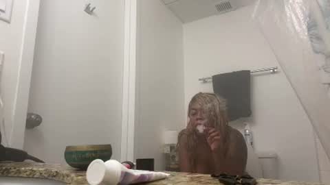 mskitty000 online show from June 19, 1:06 pm