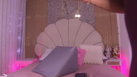 Manuela  online show from January 7, 3:22 am