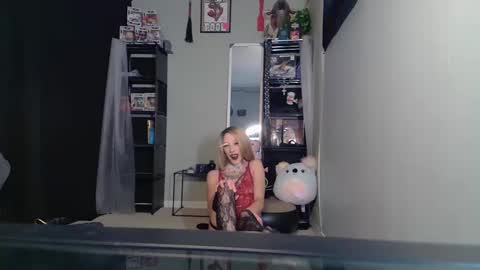 MsVioletx online show from February 3, 6:45 pm