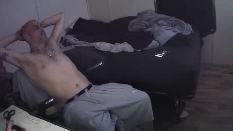 Muffdiver online show from March 10, 7:34 am