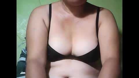 Snapshot of muffy_bunny chatting on October 20, 6:02 pm muffy_bunny online show from October 20, 6:02 pm