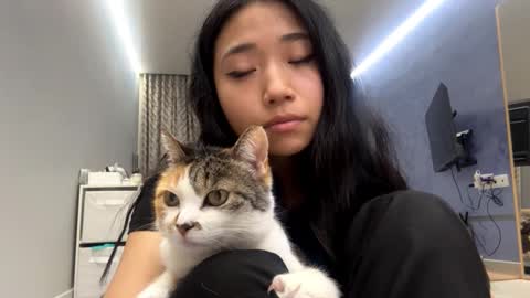 Mia online show from February 27, 11:14 am