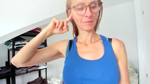 LOVELY JULIA  Peter DAY online show from June 6, 7:36 am