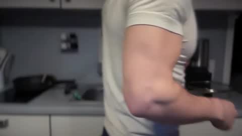 musclehair3 online show from November 29, 8:05 pm