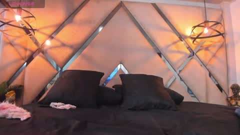 mxli_divine_ online show from July 17, 3:58 pm