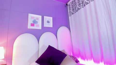 my_aleja_ online show from September 17, 4:43 pm