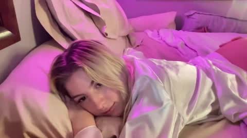 Erotic Desires  online show from January 27, 5:25 am