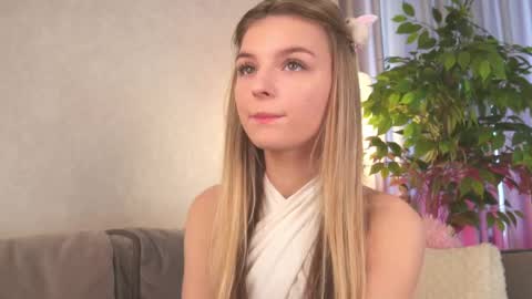 Polly online show from May 13, 1:32 pm