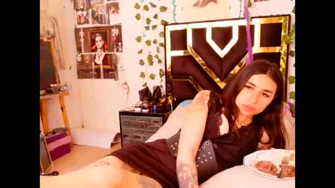 miagosling  NTMU  Dont forget follow me  online show from October 2, 7:56 pm