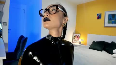 Lola online show from March 20, 7:41 pm