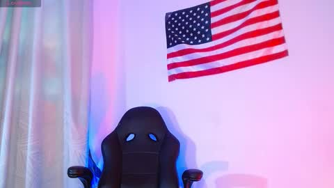 Mylo Wallace  online show from November 25, 8:51 pm