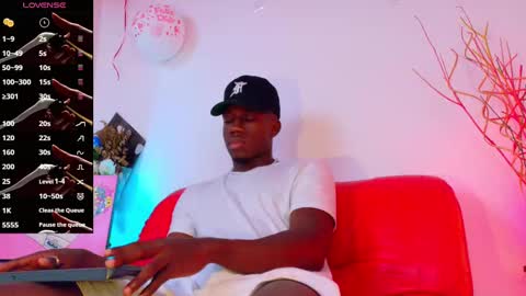 Mylo Wallace  online show from March 9, 12:10 am