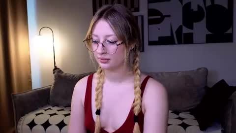 mysmila online show from June 15, 1:36 pm