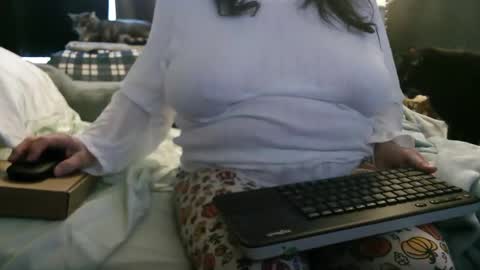 mysteriouswoman18 online show from October 12, 12:42 pm