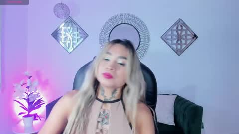 mystic_nova_ online show from April 19, 11:11 am