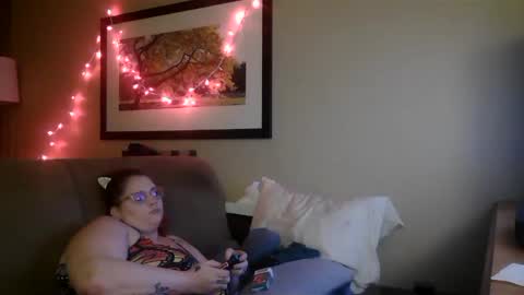 MysticLynn online show from December 7, 4:48 am