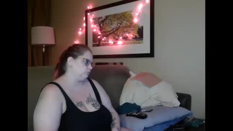 MysticLynn online show from December 9, 3:40 am