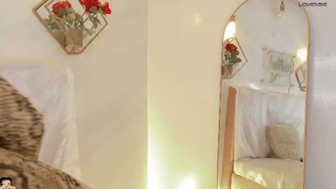 naamah_b online show from June 8, 2:29 pm