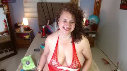 nadia_84 online show from December 14, 1:39 pm