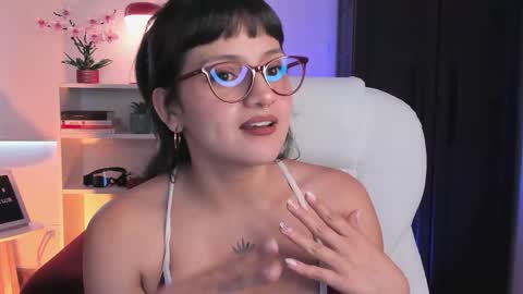 Nahia INDEPENDENT MODEL P online show from March 18, 7:09 pm