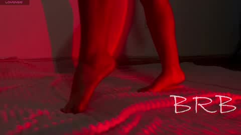 NAHIARA EVANS online show from April 18, 1:46 pm