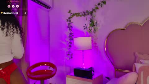NahiaraReina  online show from June 7, 2:55 pm
