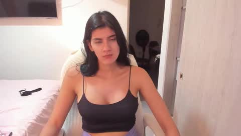 independent model online show from October 9, 1:22 am