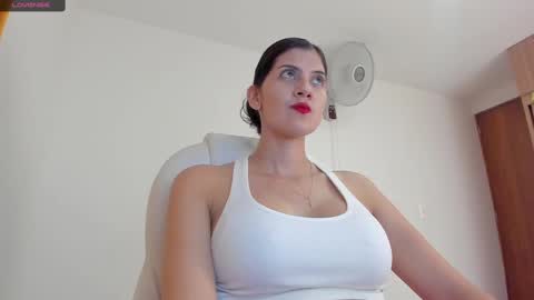 independent model online show from March 11, 1:26 am