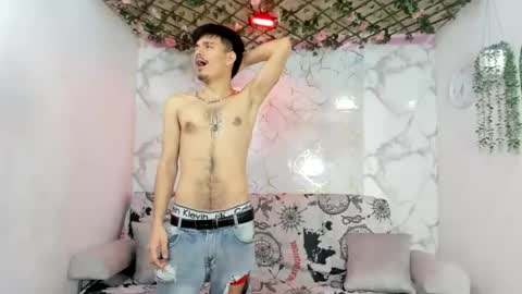 nahomi_hot2002 online show from July 30, 1:23 pm
