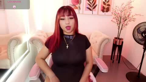 nahomi_velmont online show from May 6, 7:20 pm