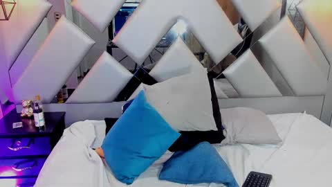 Nahomi  online show from March 1, 12:17 am