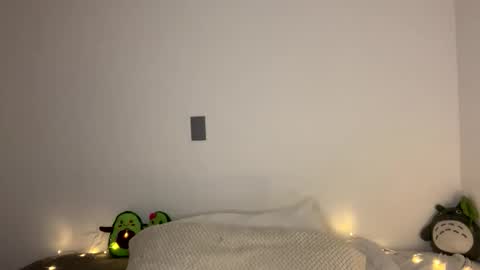 nahomy online show from April 16, 1:00 pm