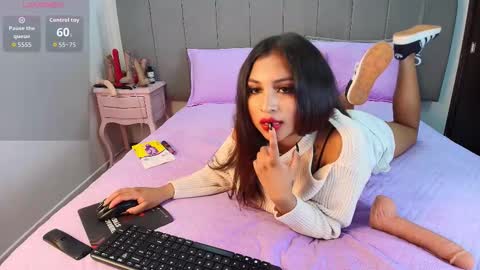 Naia online show from September 15, 7:59 pm